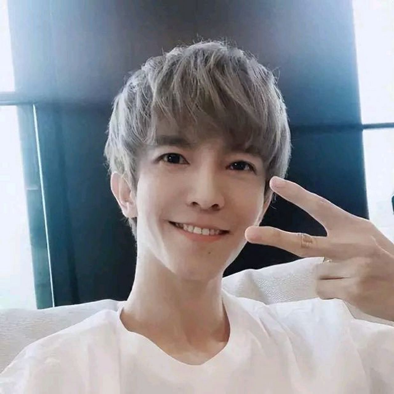 这位勇敢的男作家再次发文,详细描述了当年郭敬明对他的性骚扰行为