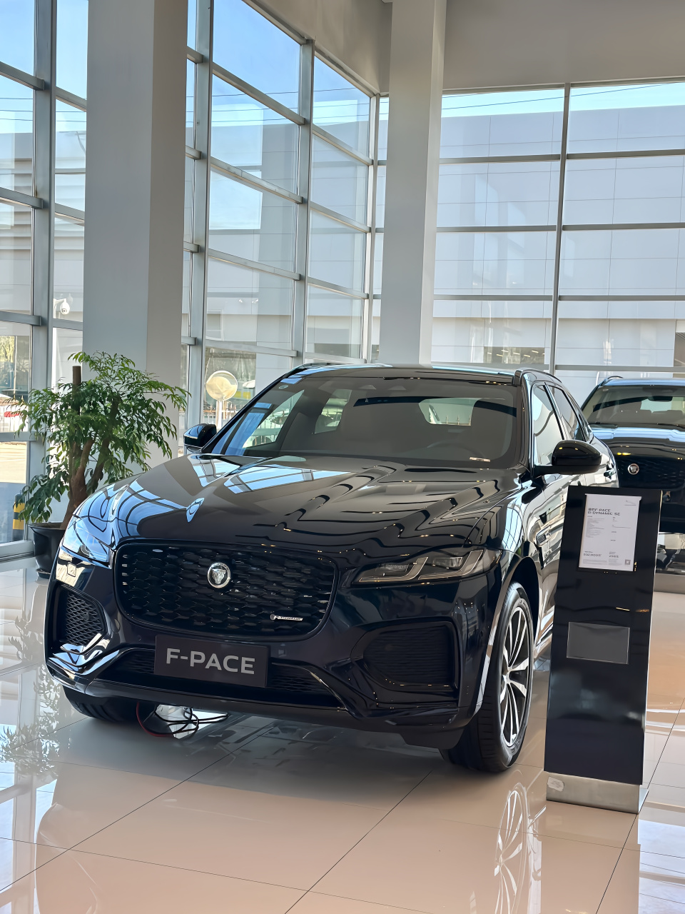 2020款捷豹i-pace上市,新车的售价区间为63.08-.