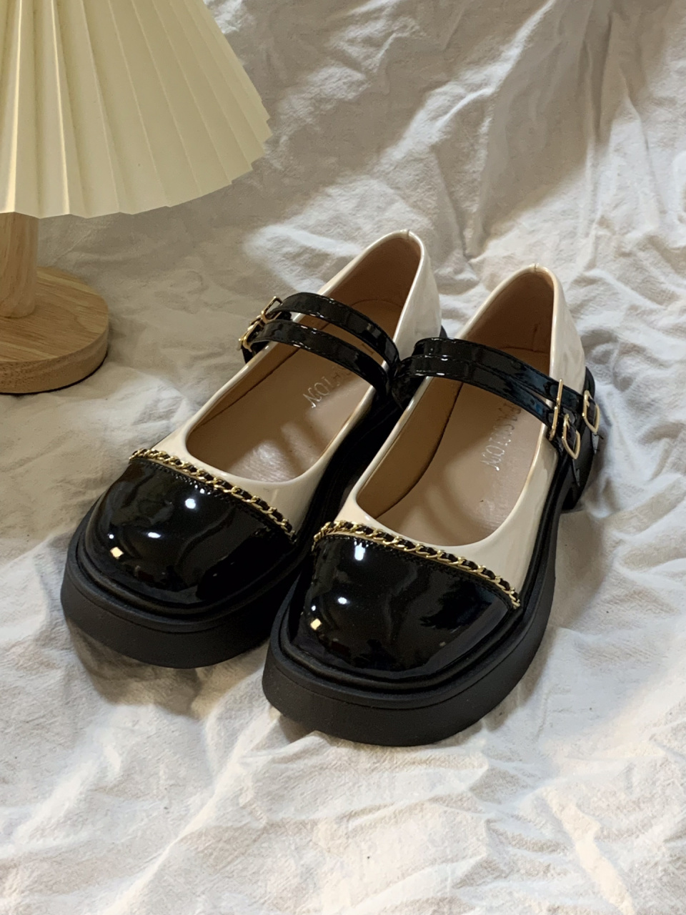 我的法式态度  小皮鞋玛丽珍鞋  气质单鞋#旅行少不了的悠闲风穿搭