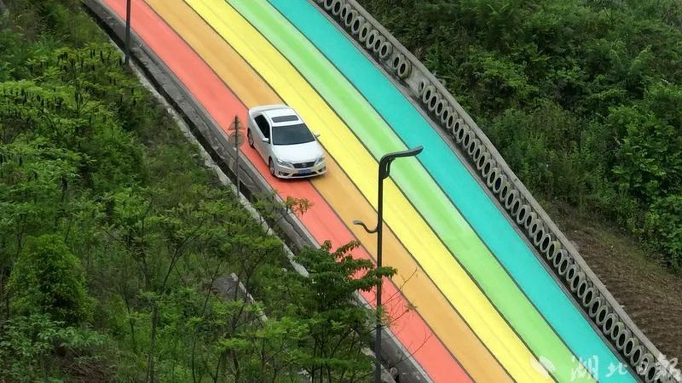 恩施宣恩县建成全省首条音乐公路,该音乐公路位于209国道向宣恩厨区
