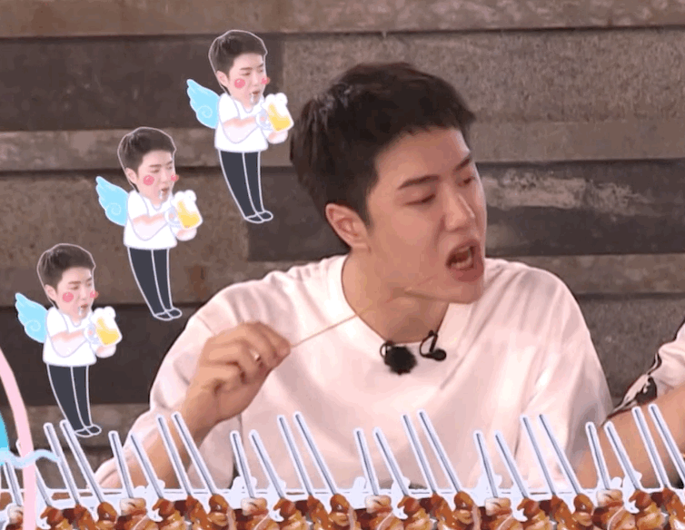 天天亲子时间!王一博节目里被人喊哥,疯狂享受美食吃大肚子