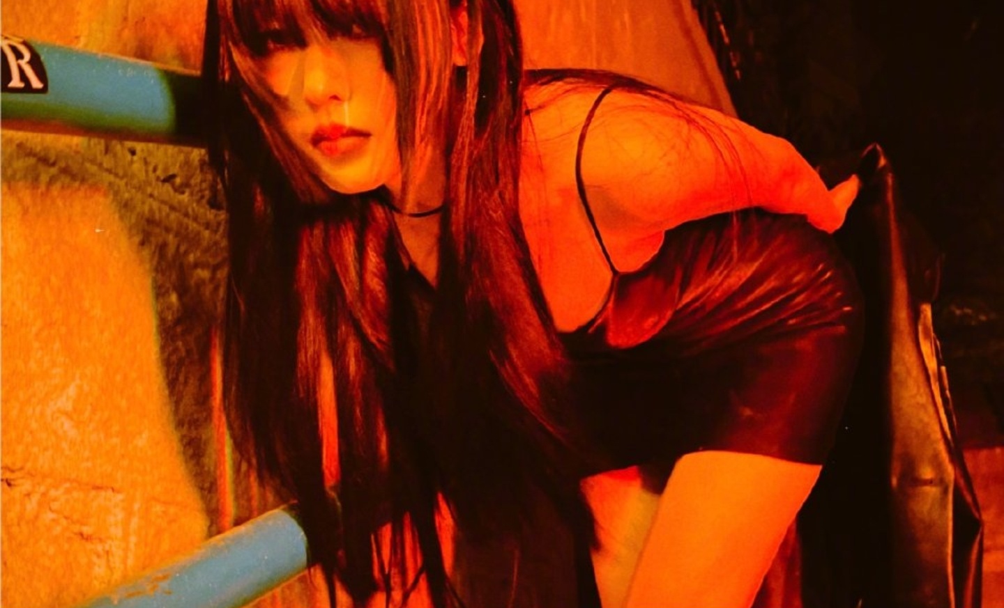 张天爱生日海报,清纯风的美少女和霓虹灯下的辣妹