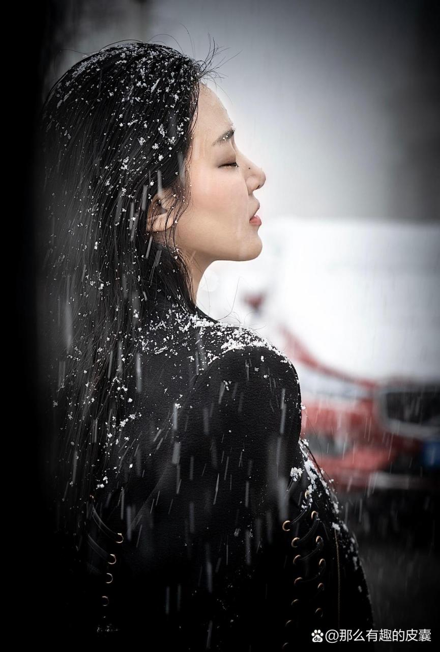 美女在雪中,都是那样的美丽动人!