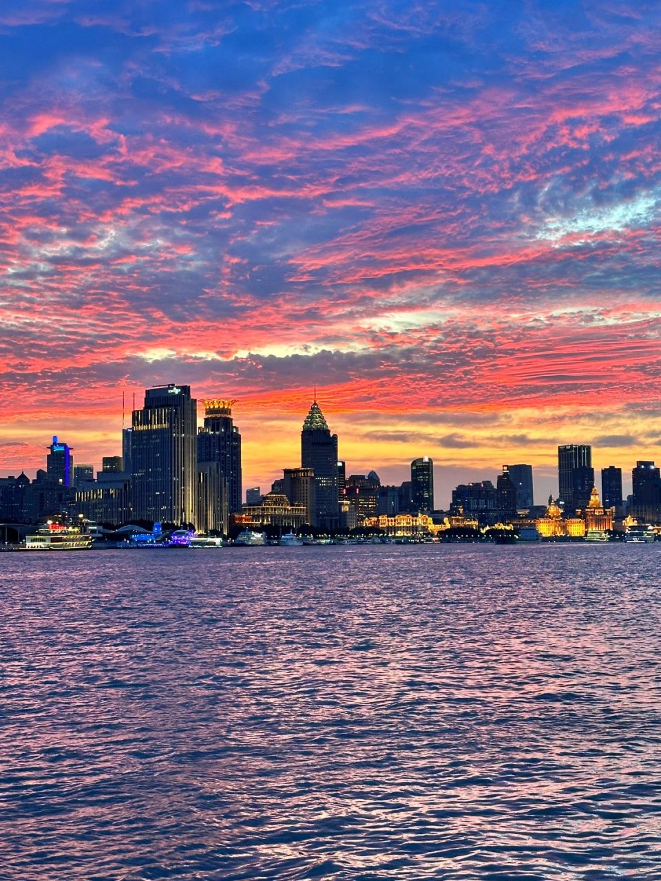 上海今日晚霞,  上海晚霞无滤镜的晚霞太美啦! , 上海外滩日落.