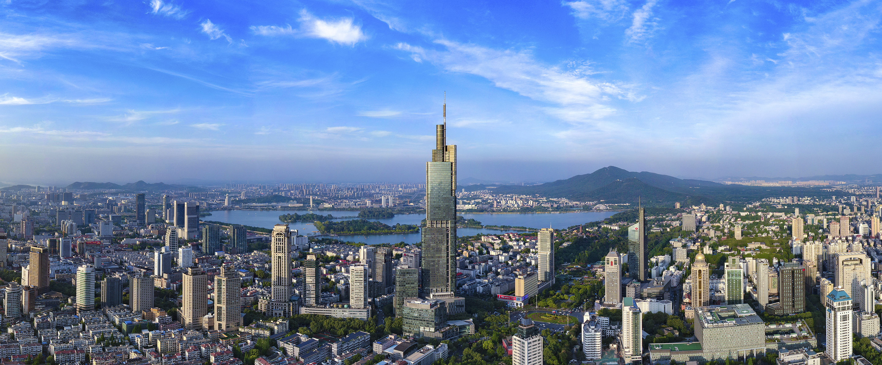 同样是跨江城市,南京和武汉差距在哪?