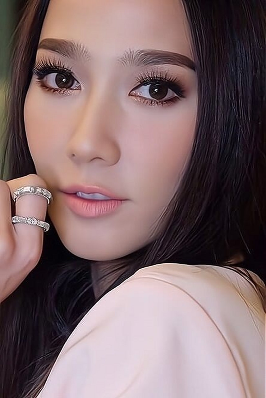 帕德容琶·砂楚是泰国的性感女神,泰国第7电视台的