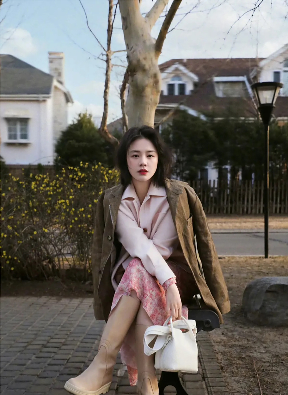 马思纯一下子也太美了,感觉回到了书模时期的颜值巅峰[嘻嘻][嘻嘻]