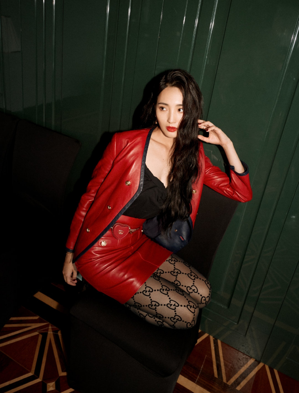 王紫璇# 高贵冷艳的气质,婀娜多姿的身材,丰满傲人的事业线,前凸呵烫