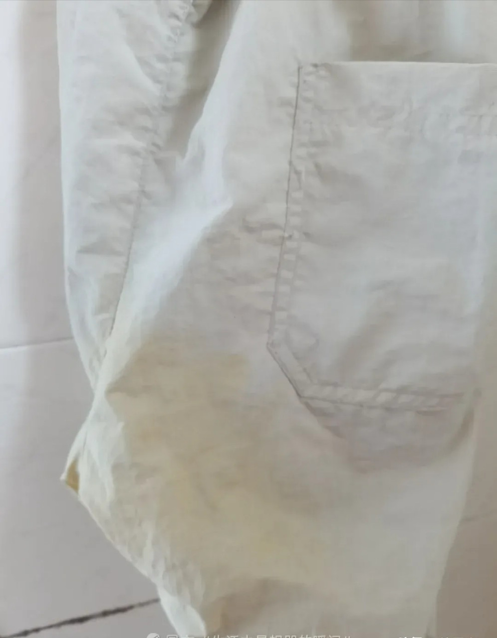 我有一个朋友,今天吃完午饭,离教学楼目测还有五十米.