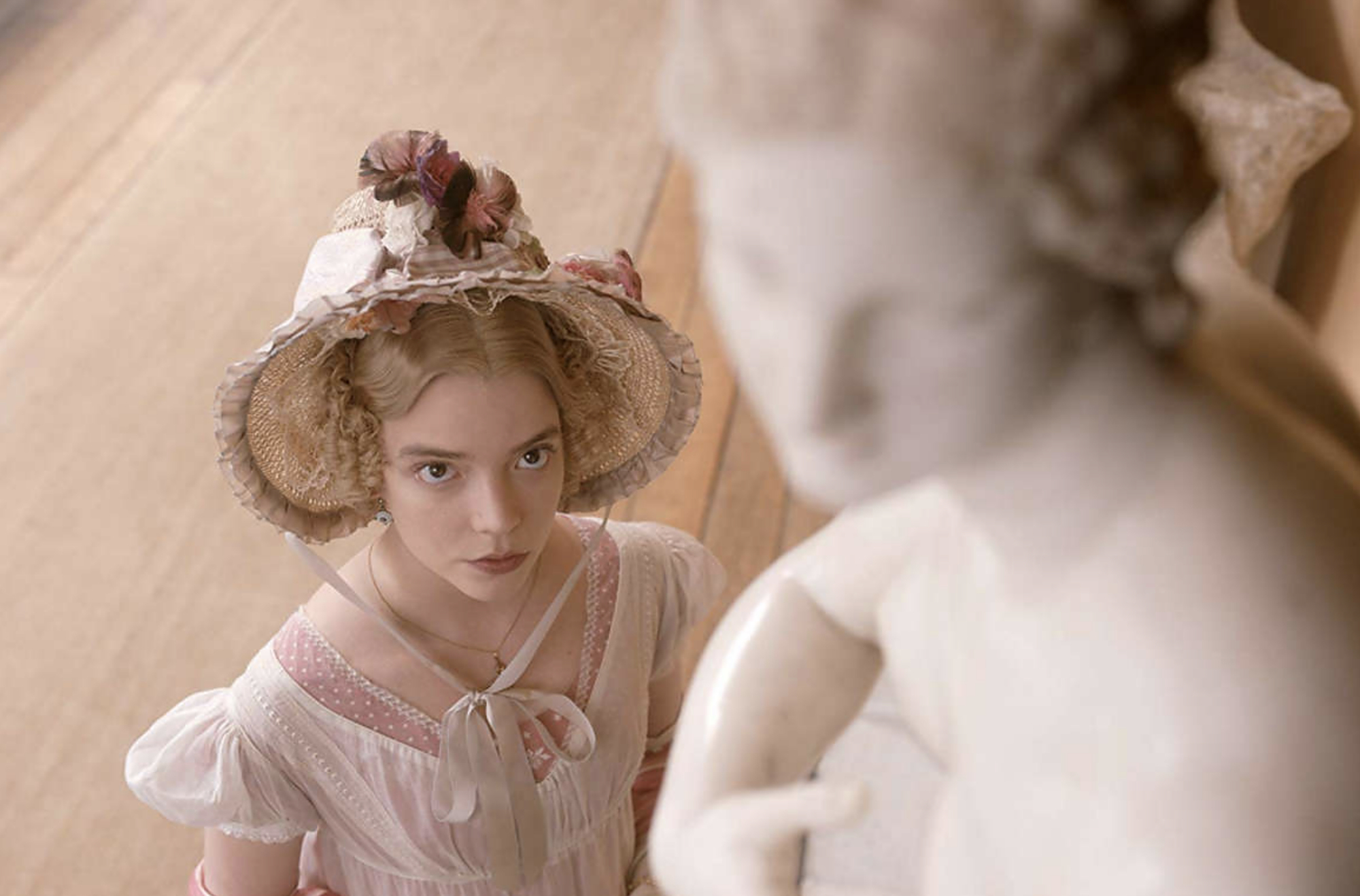 艾玛:古典新翻拍,享受安雅泰勒乔伊的俏皮恋爱喜剧