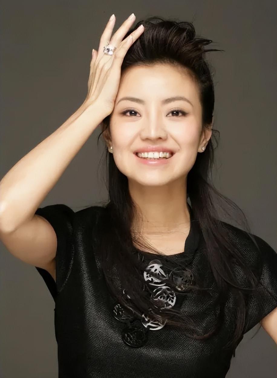 曾是最美主持人,曾与撒贝宁恋爱4年却被富豪骗色,如今过得怎样