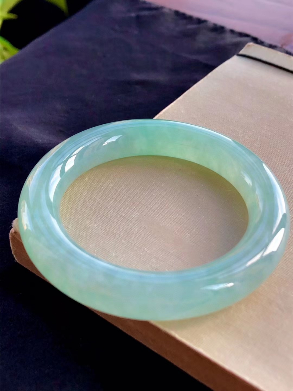 9797【圈口54】9797 天然翡翠手镯 肉质细腻温润,柔美大方