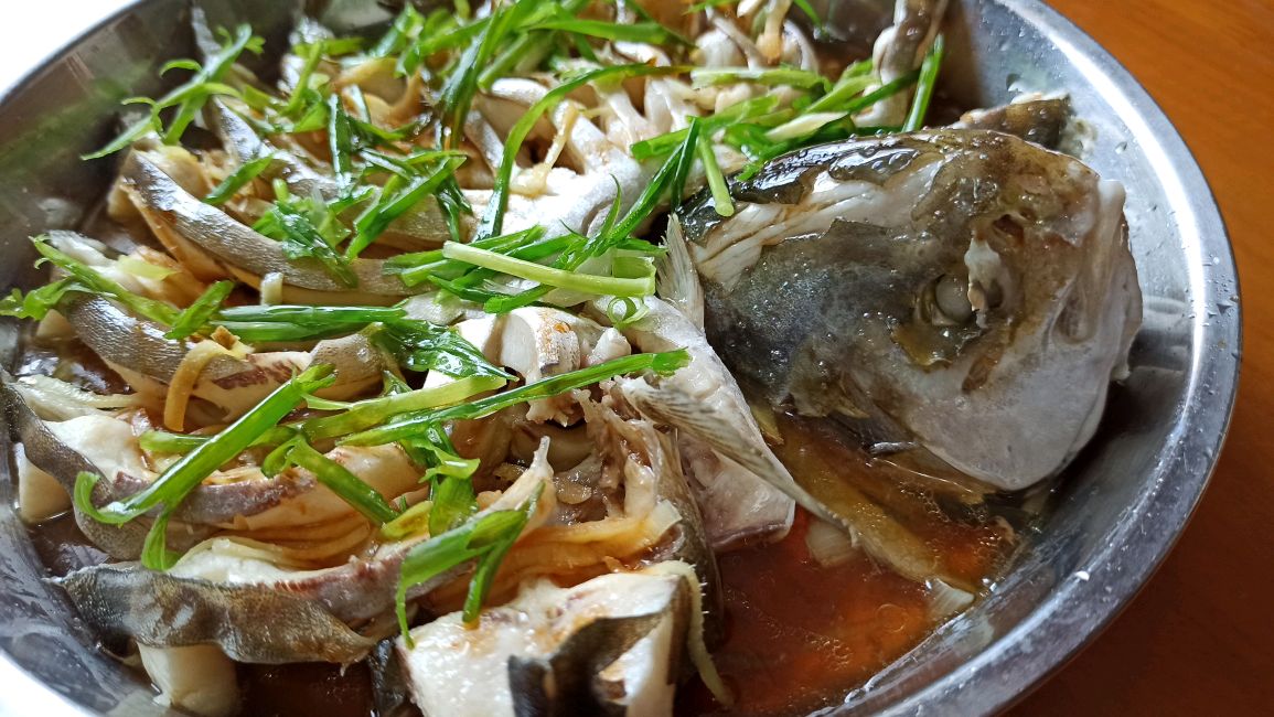 用金鲳鱼做孔雀开屏菜式,简约高档,鲜嫩美味,招待客人面子倍加