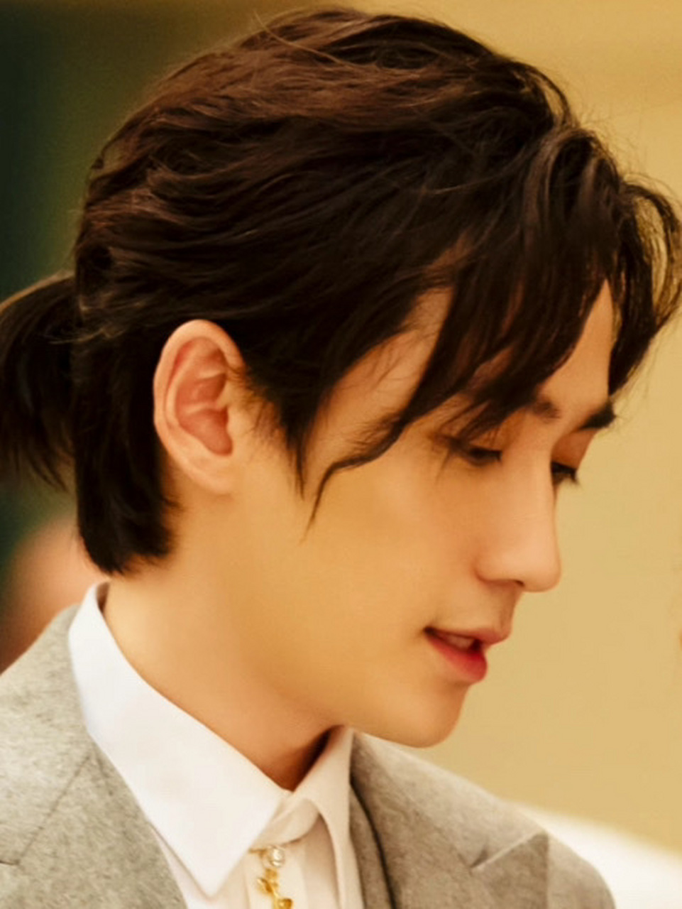 演员朱一龙造型一向都是为角色服务,和井然一样的长发,却是完全不同