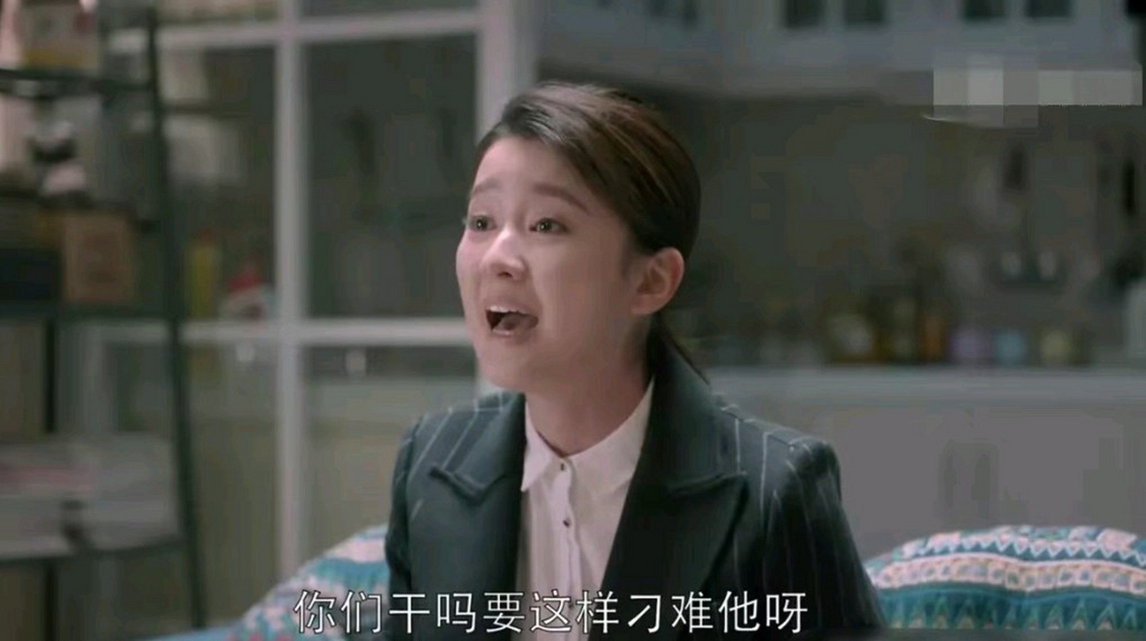 《欢乐颂2》中,乖乖女关关好不容易谈了一个初恋男友谢童.