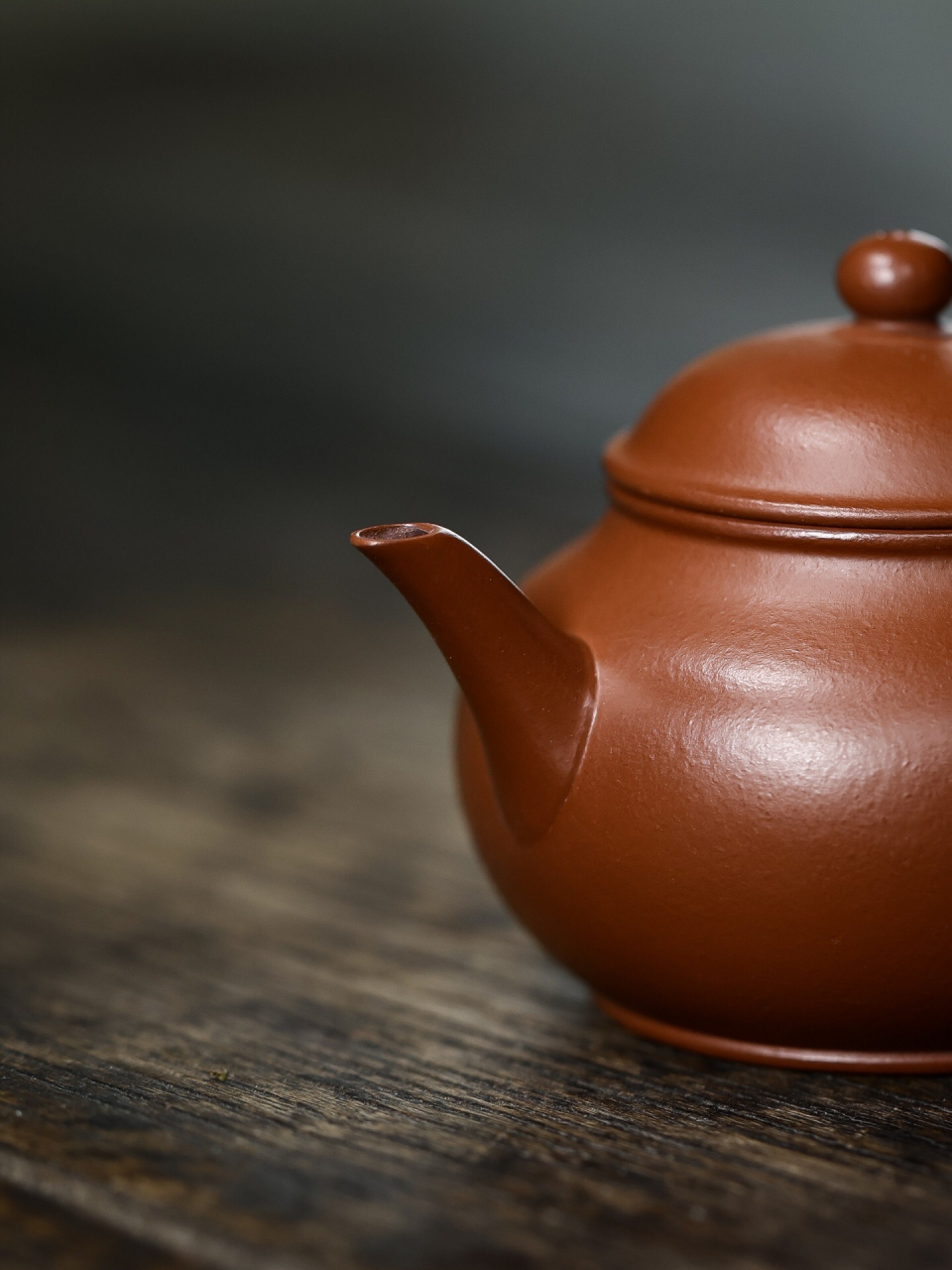 张想珍·秋水壶,以朱泥烧制,容量约120毫升.