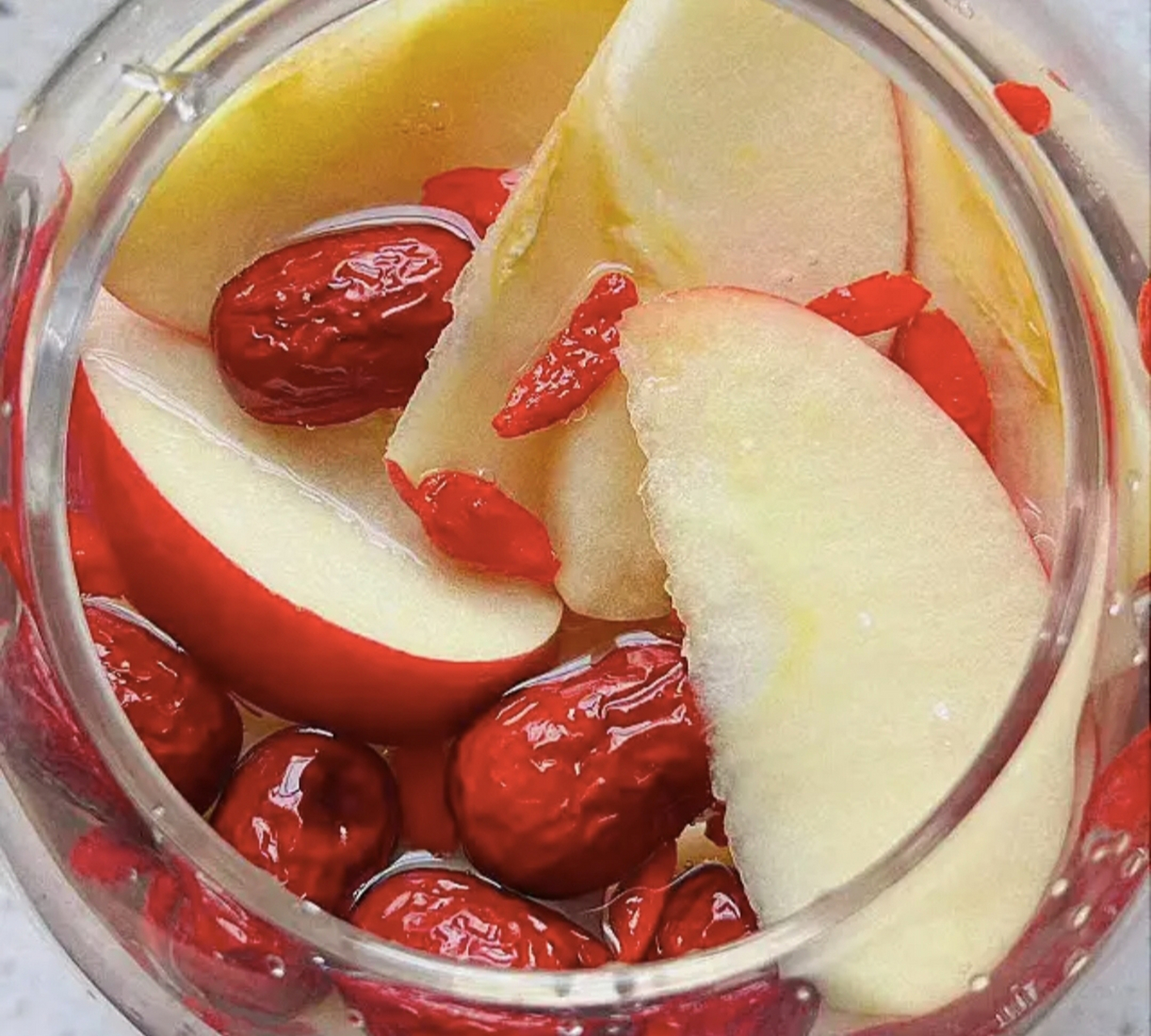 美食#  苹果枸杞红枣糖水  1,食材:苹果,枸杞,红枣,冰糖.