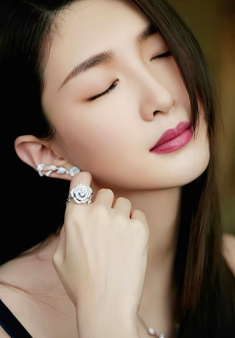 江疏影美图欣赏#江疏影# #明星# #时尚穿搭