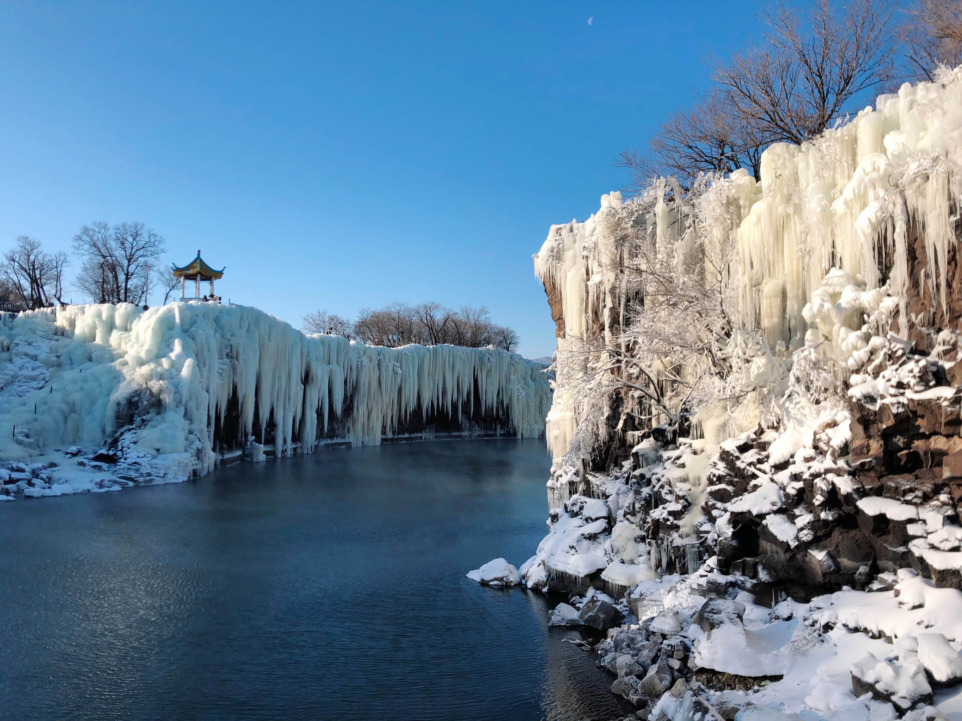 东北镜泊湖雪景像水彩画一样非常漂亮