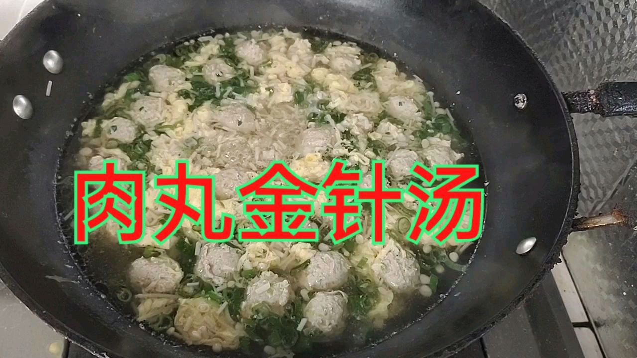 要想做出美味的肉丸子汤,调馅很重要,这样调馅丸子不散,还Q弹