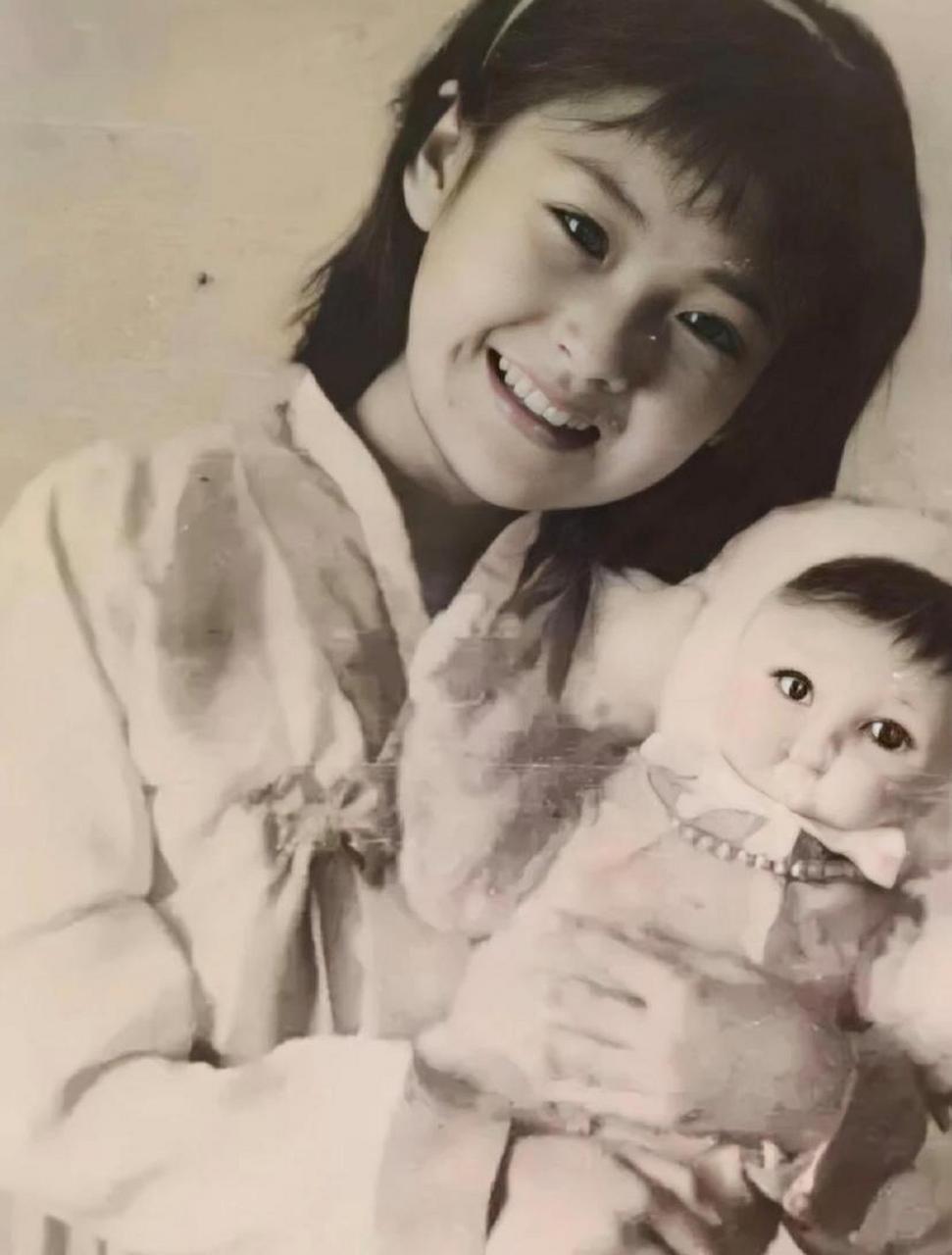 【许晴】童年照,好可爱的小丫头