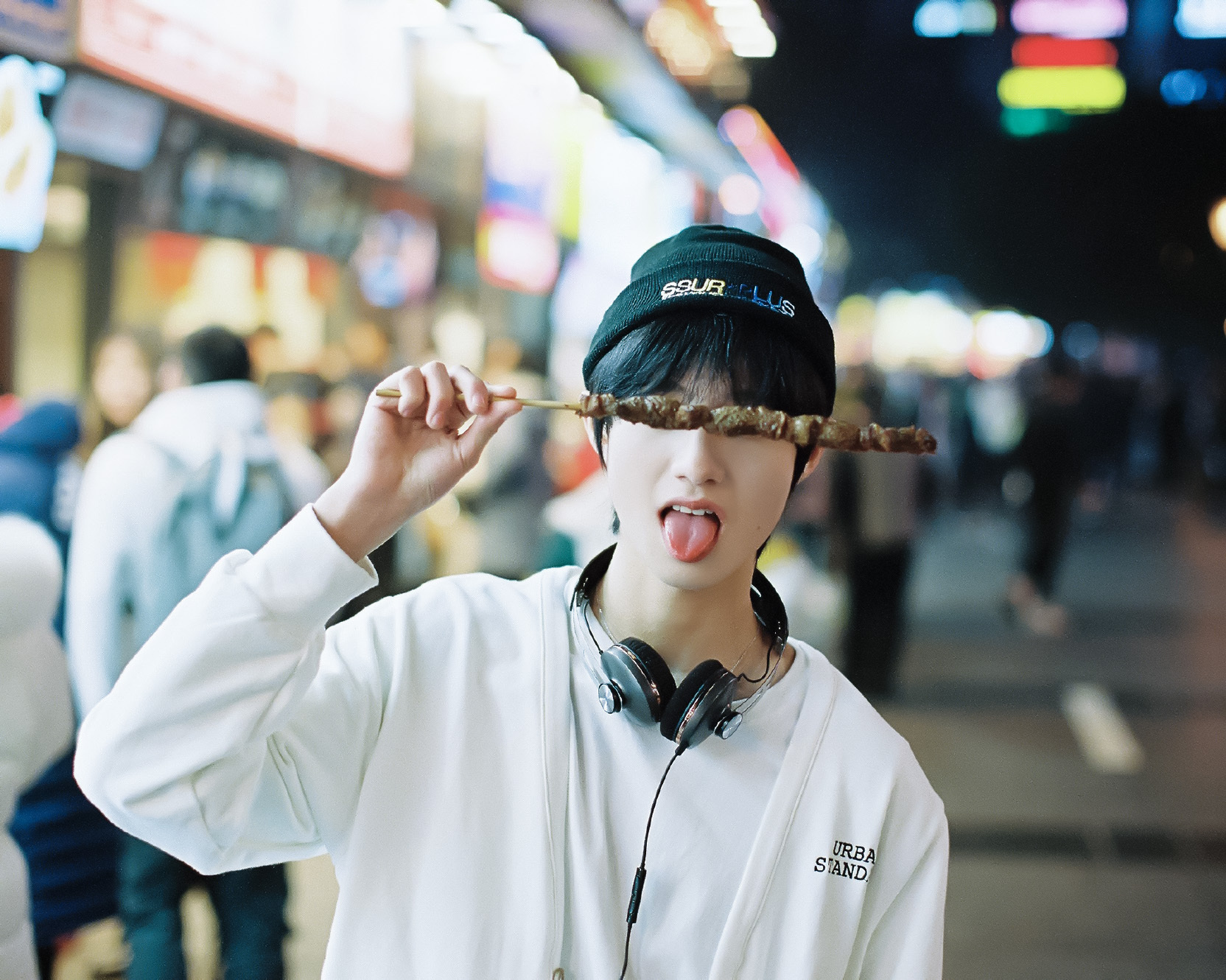 "你好啊,山城少年阿志" 心动预警朱志鑫《自我介绍》写真