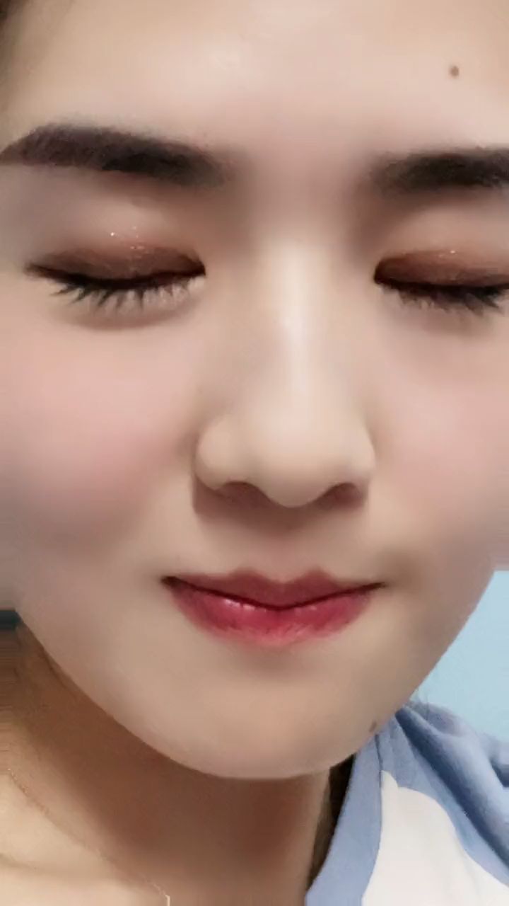 气质真干净!一双水灵灵的大眼睛真迷人!