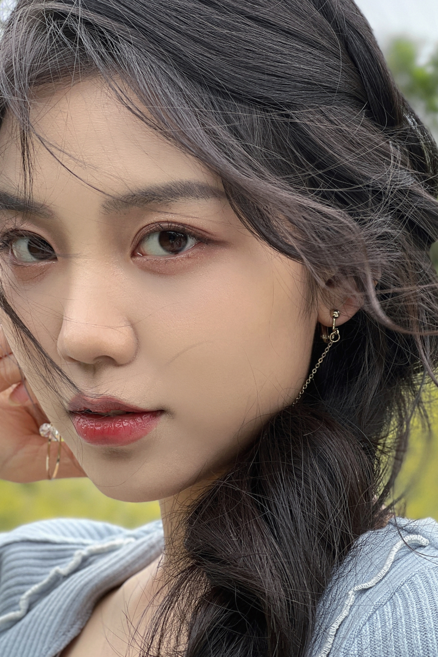 麻花辫女神徐樱洛户外写真