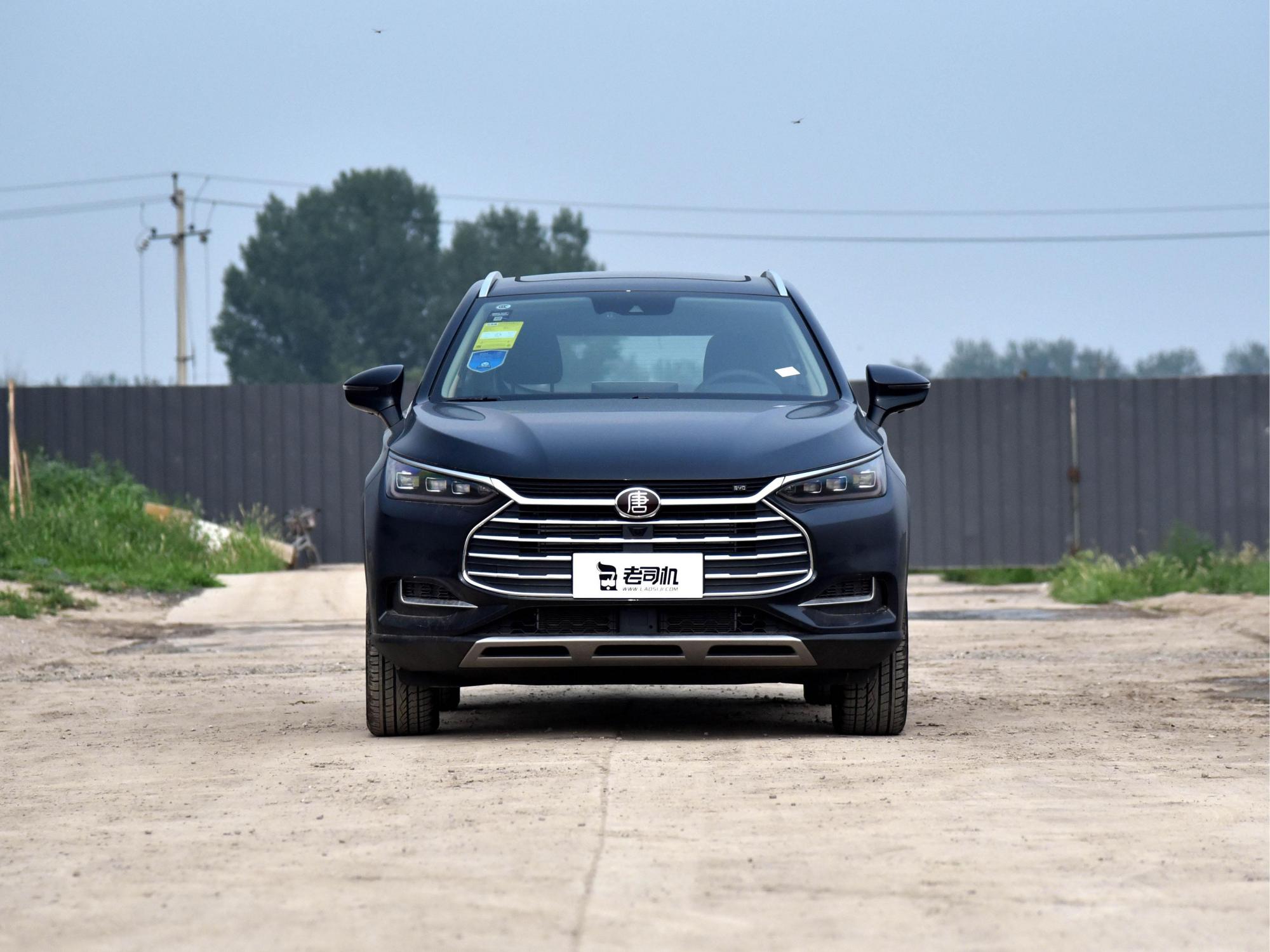 外观大气,配置充足,空间很大的suv,带你看比亚迪唐