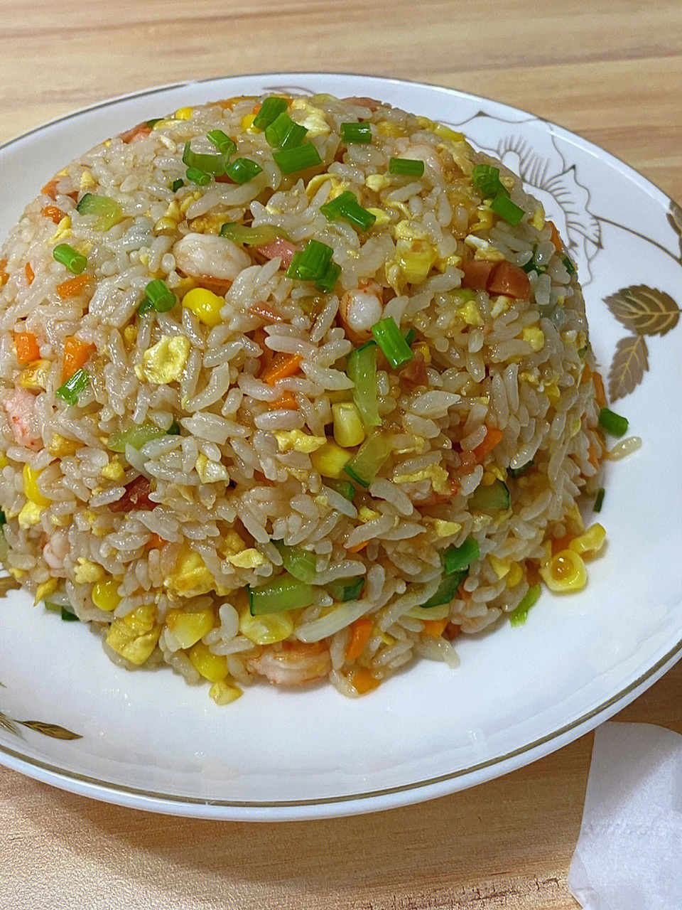 家庭版扬州炒饭 再加上小炒肉拌饭太奢侈了 料绝对比外面足 好吃