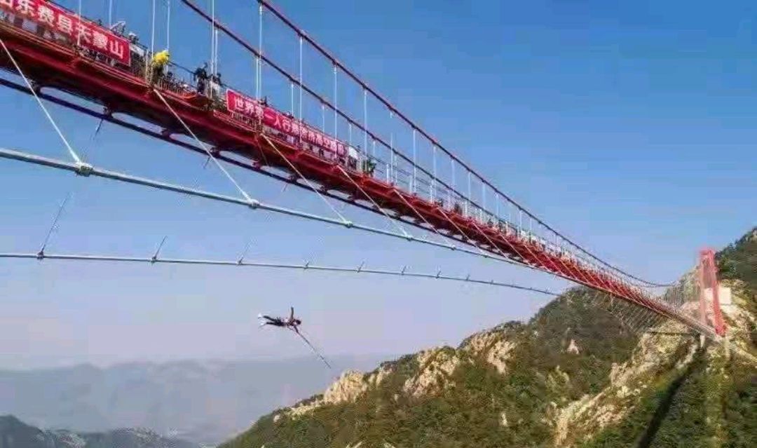 为捡手机,一名游客从临沂天蒙山景区摔下坠亡