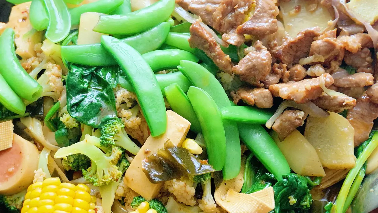 吃米饭只配一道菜,荤素随便放。托管班的美食,孩子都爱吃