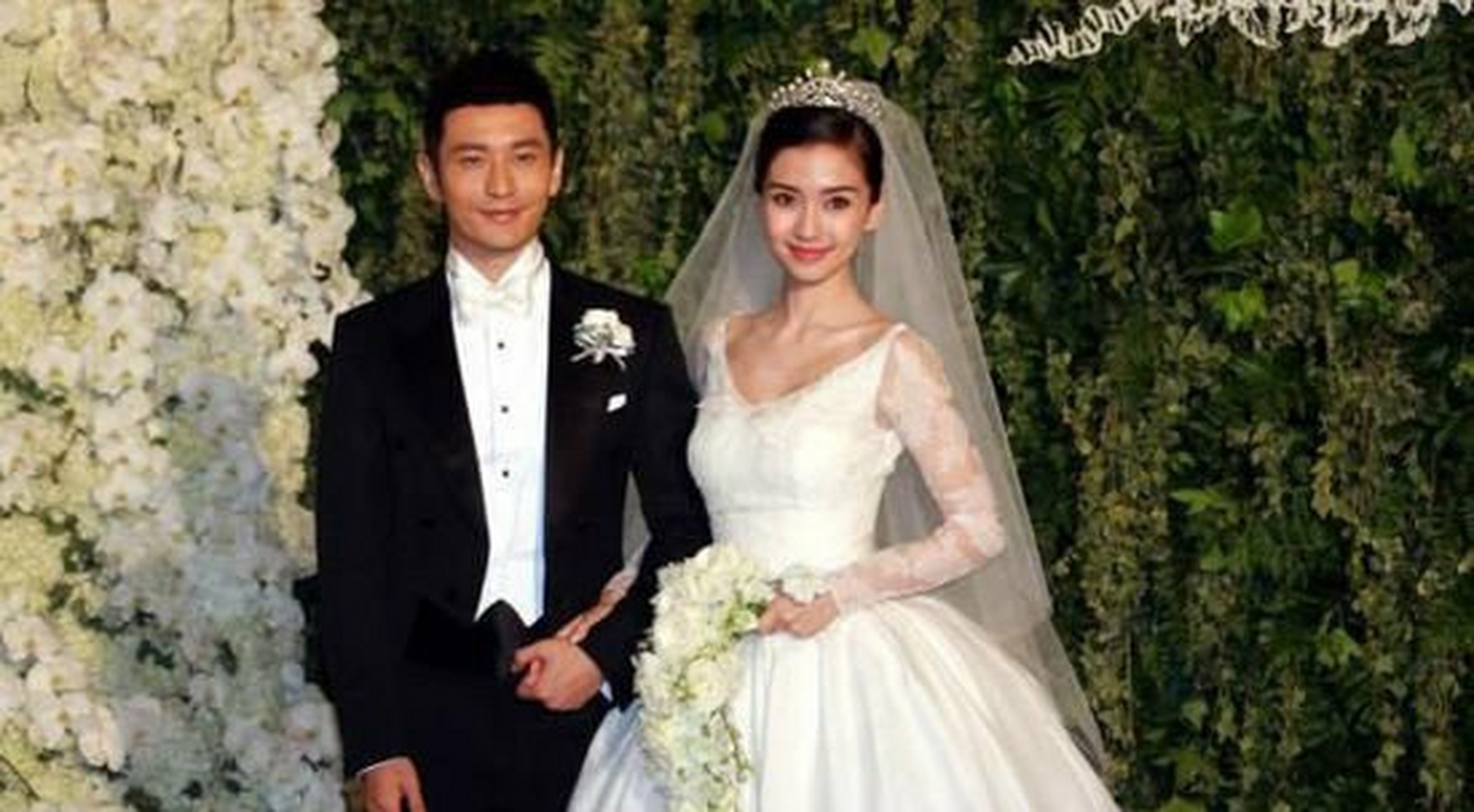 黄教主和anglebaby当年这场世纪婚礼,据说根本没花到两个亿,婚纱是