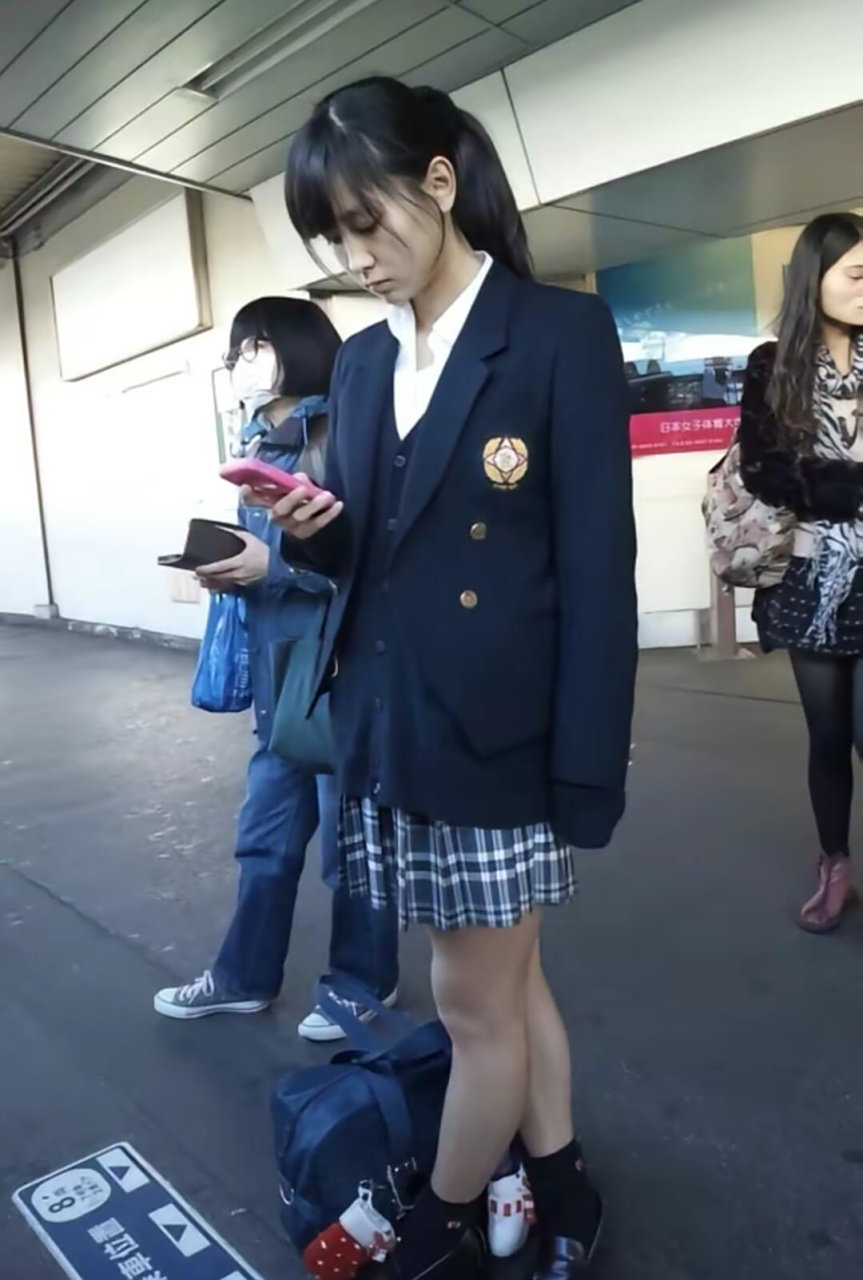 美女穿搭分享# 放学后的日本小学生