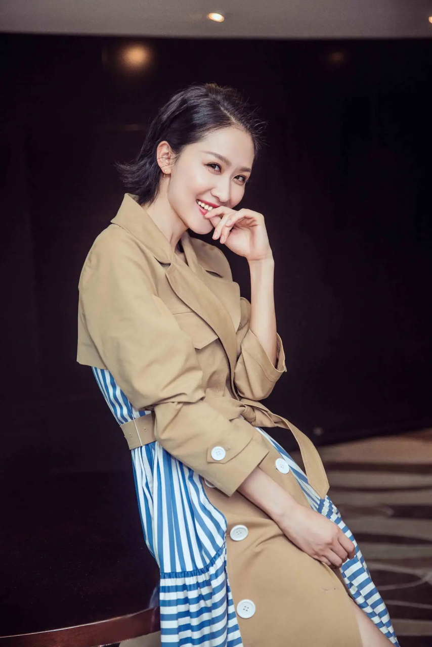 大美女张雯,性感迷人,身材苗条,肤白貌美大长腿!