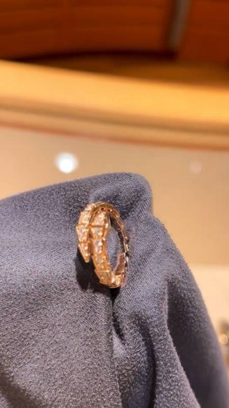 宝格丽 灵蛇满钻戒指#戒指#高端轻奢饰品#同城-度小视