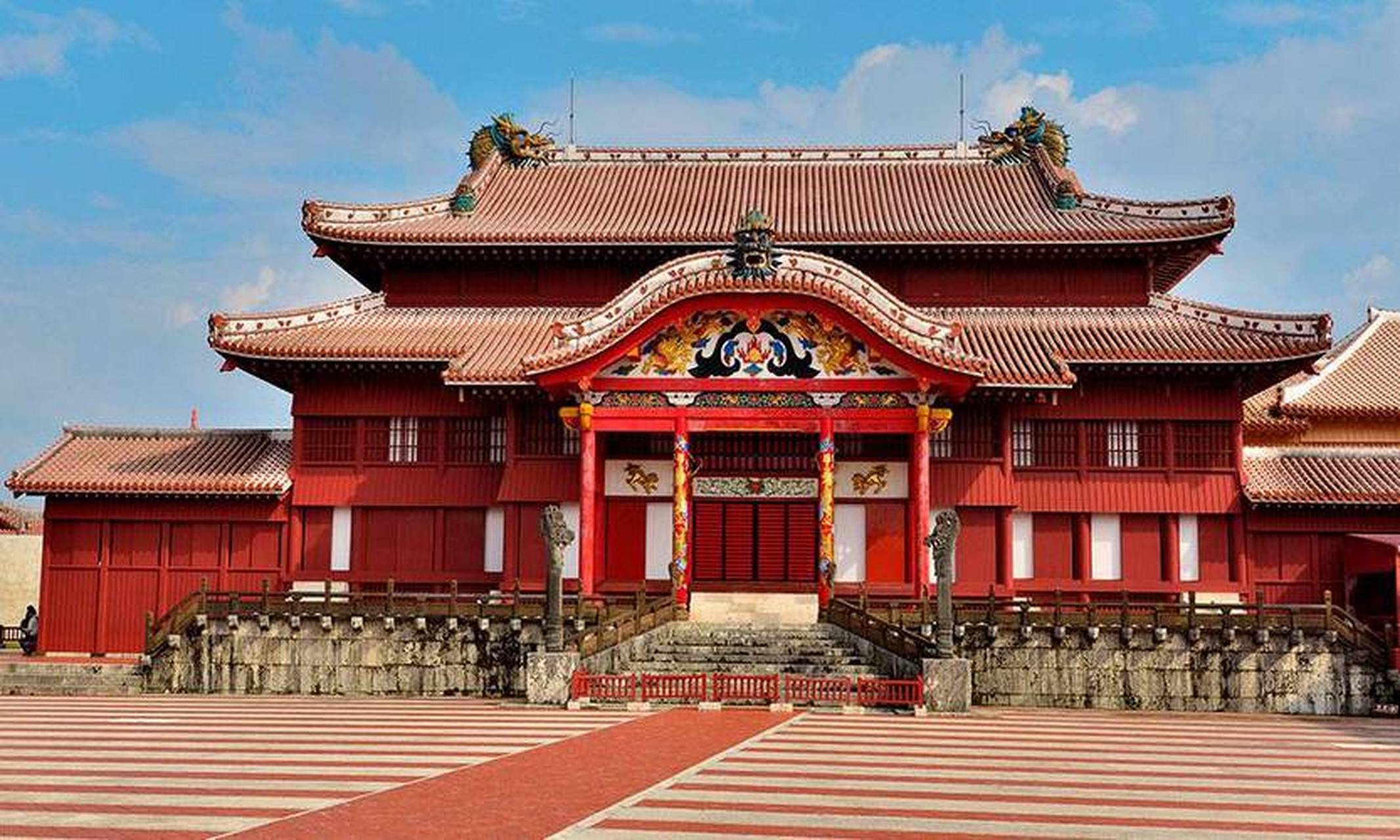 《古琉球国,大海的女儿们》早日回家  美丽的琉球海岸线,远处有一座