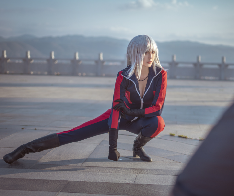 《一人之下》官方发cos照,贾正亮阳光帅气,风莎燕s形身材超吸睛