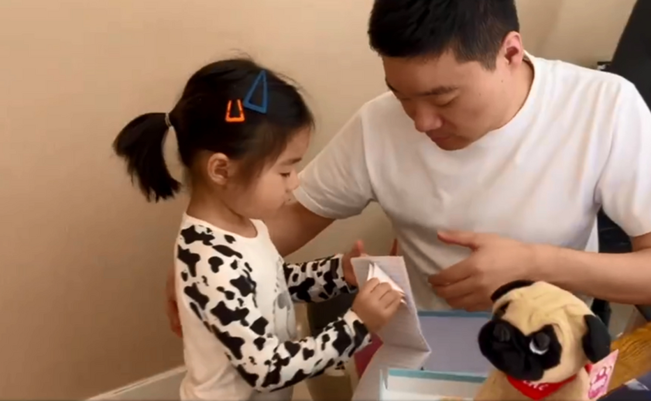 今年36岁的丁俊晖与42岁妻子张元元的幸福生活  张元元是在一次机缘