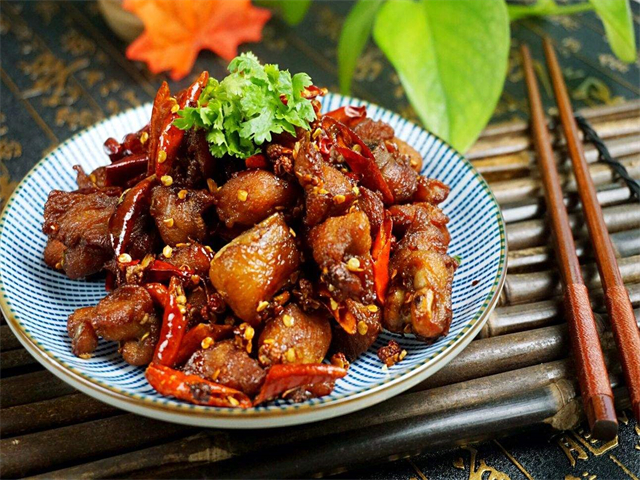 只要腌制方法对,自己在家做出的香麻辣子鸡,比饭馆的还对味