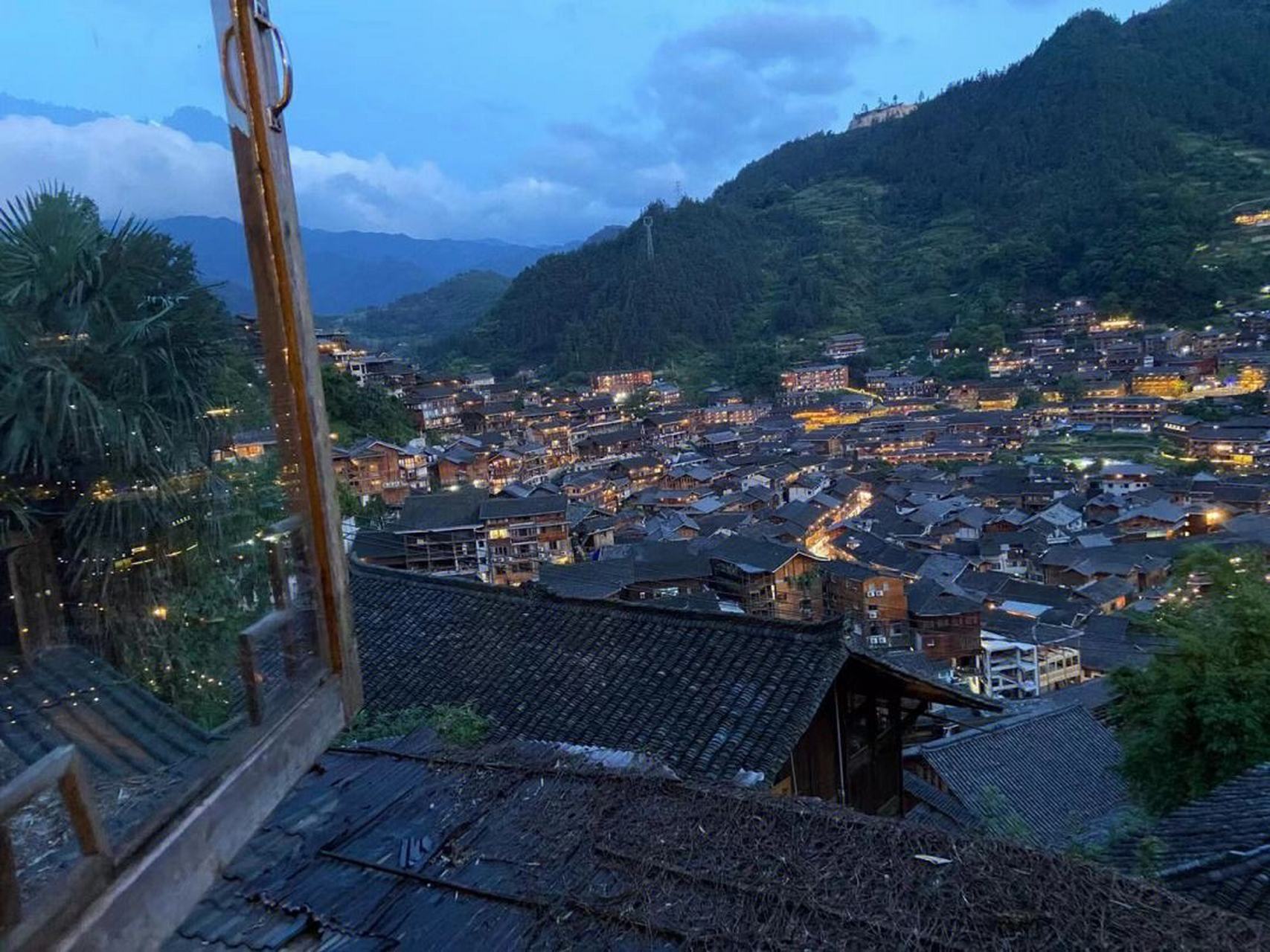 贵州黎平一客栈发生火灾9人遇难#  黎平县肇兴镇肇兴村发生了一起