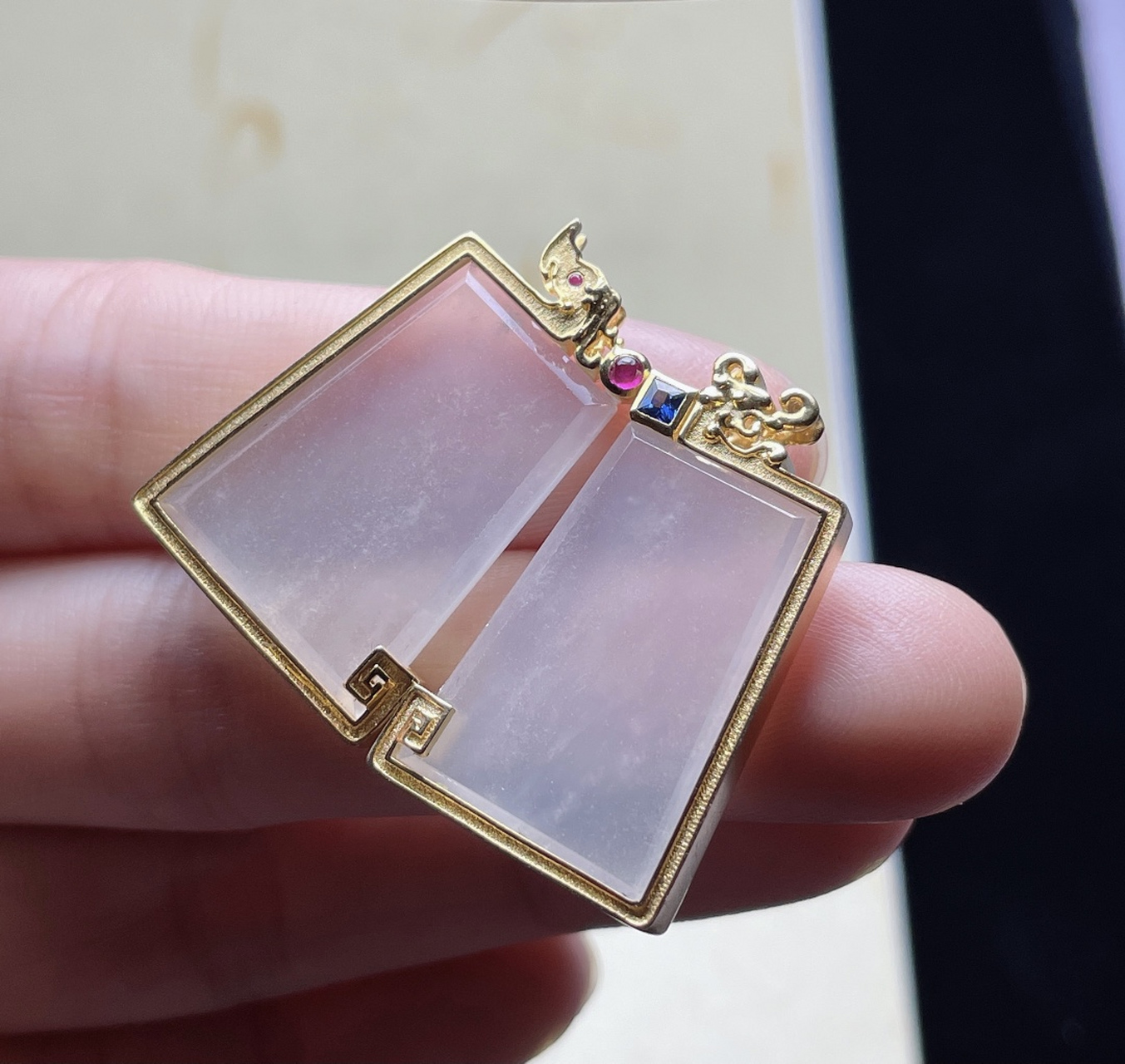 【无事牌】高冰强荧光,18k金镶嵌蓝红宝    尺寸28.5-17.4-4.