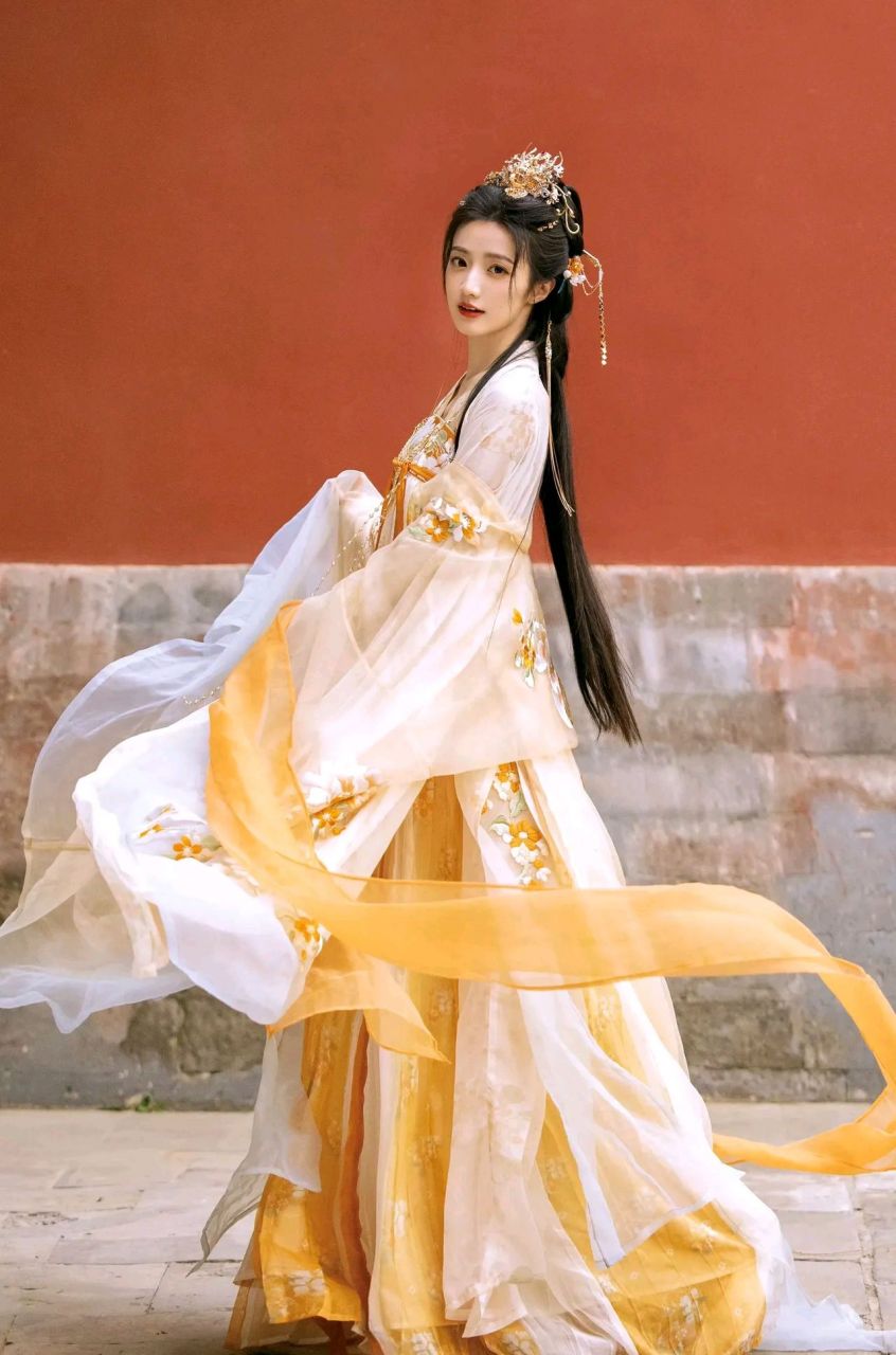 扶柔倾国色,风华绝世人#你心中的古装女神# #明星出圈的穿搭# #惊艳