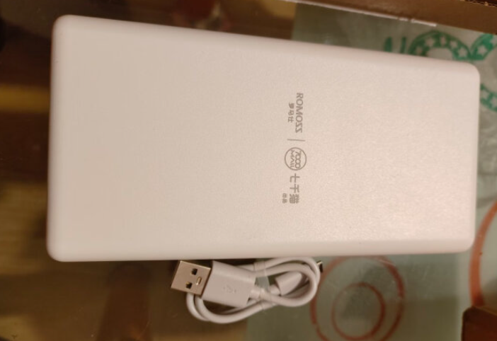 罗马仕lt20:两万毫安大容量 led高清显示,这样的充电宝你喜欢吗