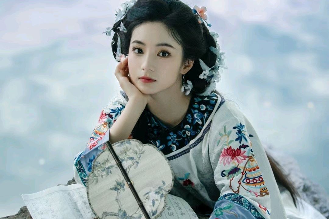 闻丹顶鹤飞临巴雅尔图胡硕河谷湿地有感