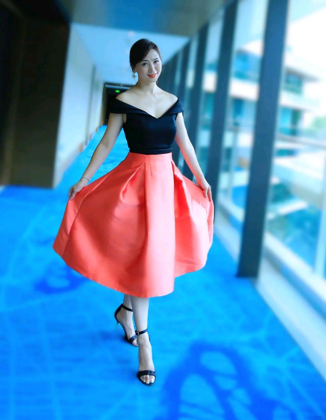 美丽奢华有内涵,气质优雅知性女神翁虹