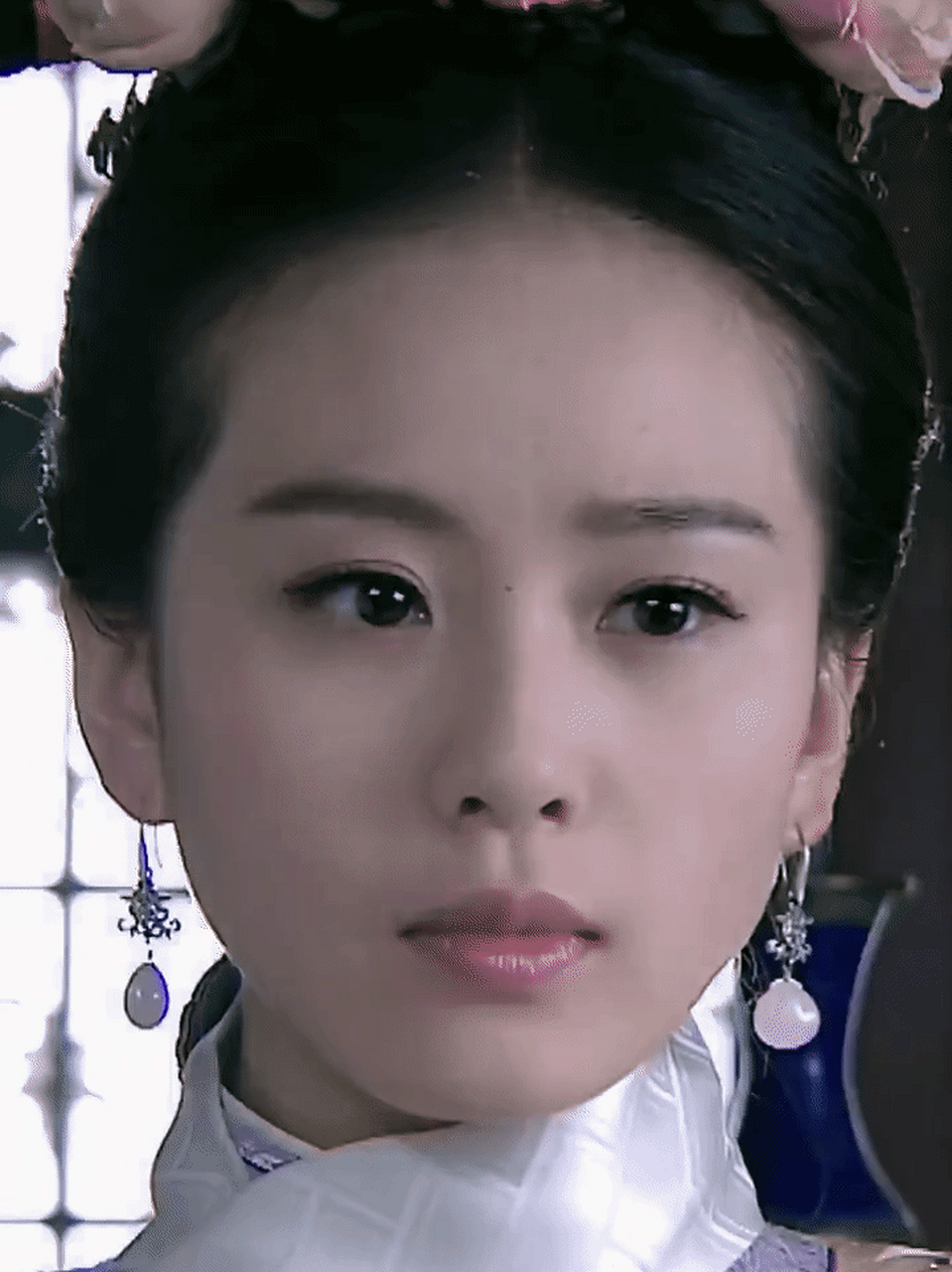 刘诗诗饰演的马尔泰若曦堪称经典,美得就像一幅画,一颦一笑惹人爱怜,