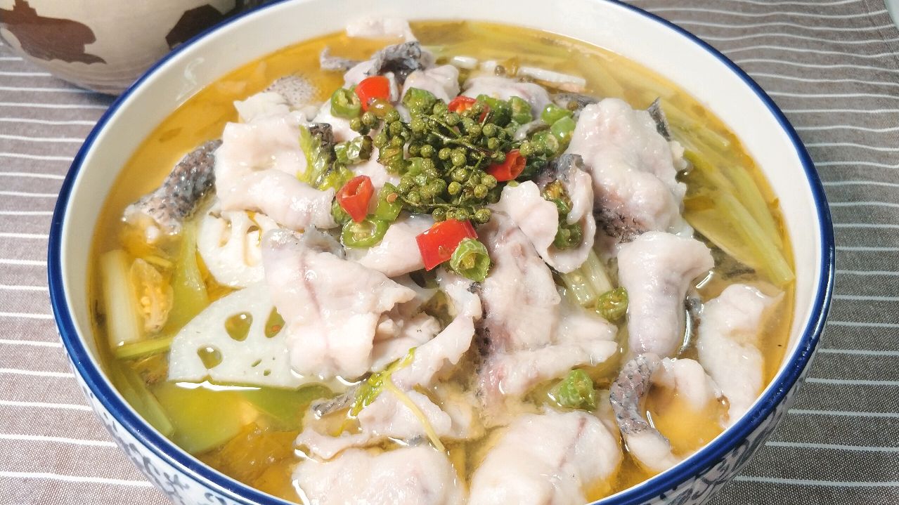 这样做的乌鱼片，细嫩滑爽没腥味，加上藤椒和老坛酸菜更过瘾