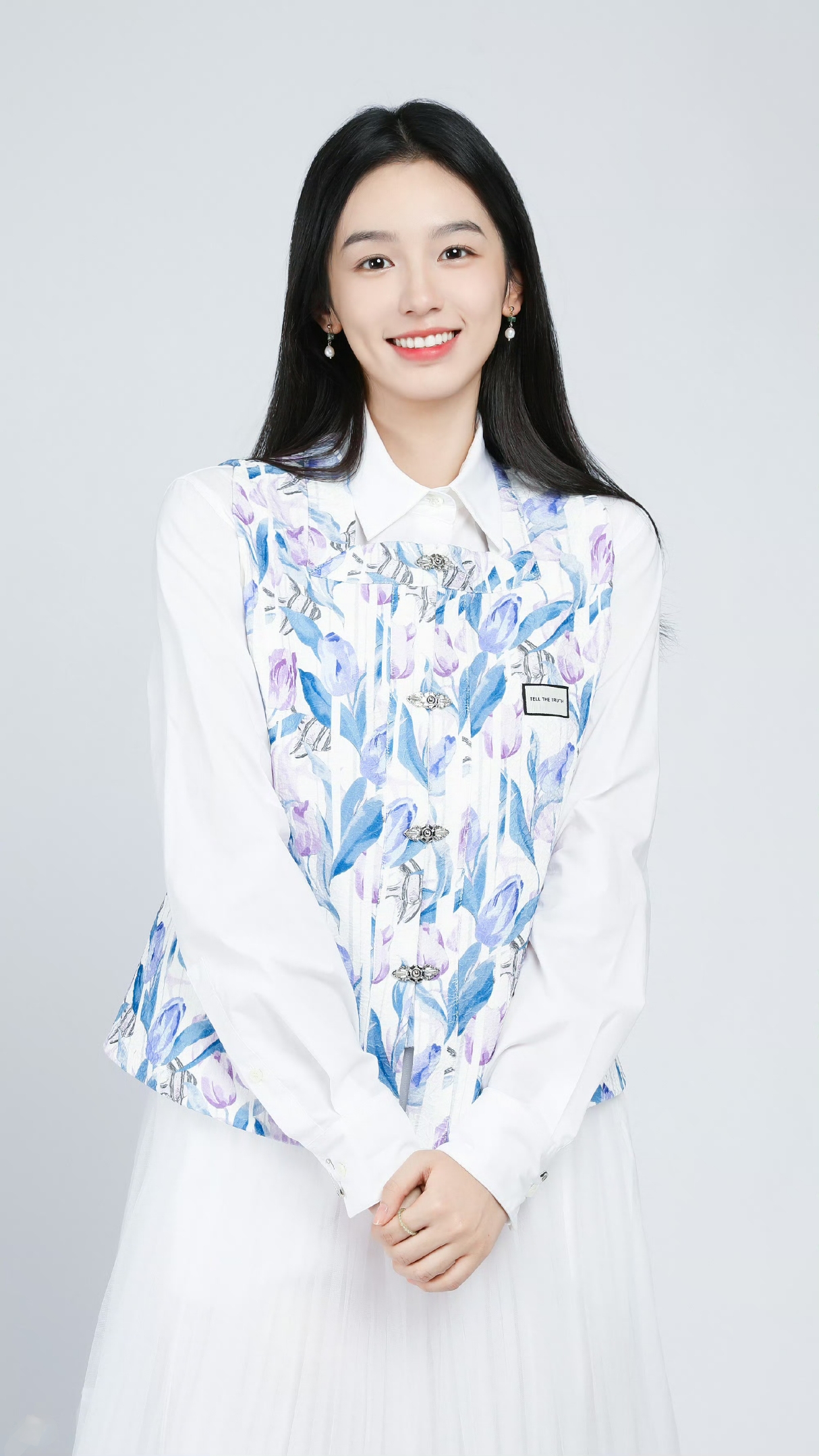 周也穿搭大赏,清纯美丽可爱爆表,像邻居女孩