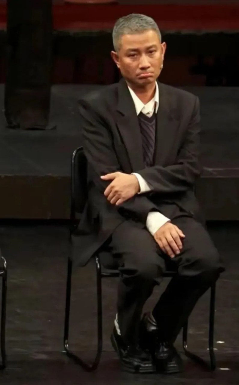 3月31日,38岁的男演员文章登上热搜,引起了网友的热议.